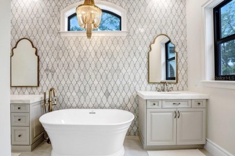 Casa en venta en Tampa, Florida, 6 dormitorios, 604.61 m2 № 1555244 - foto 28