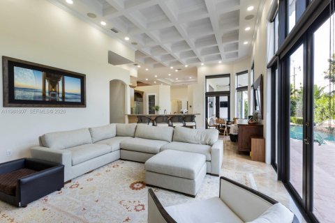 Villa ou maison à vendre à Miami, Floride: 4 chambres, 327.48 m2 № 2043025 - photo 16