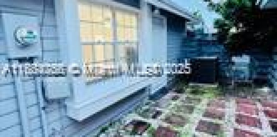 Propiedad comercial en Miami, Florida 1 dormitorio, 108.97 m2 № 1892807