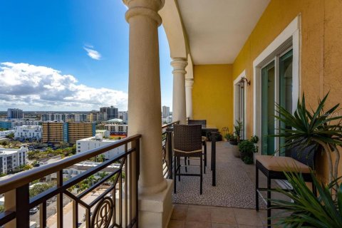 Condominio en alquiler en Sarasota, Florida, 2 dormitorios, 89.19 m2 № 1743463 - foto 3