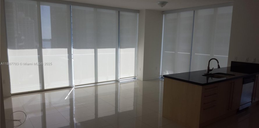 Кондоминиум с 2 спальнями в Майами, Флорида № 1941851