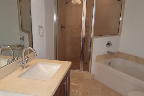 Снять в аренду кондоминиум в Майами, Флорида 2 спальни, 109.07м2, № 1941851 - фото 4