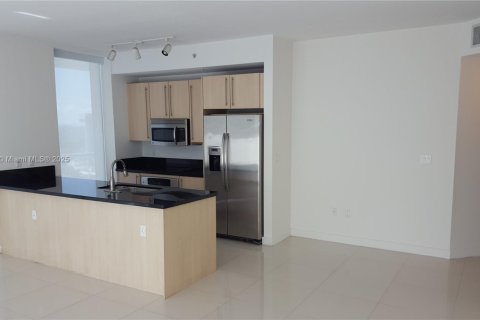 Снять в аренду кондоминиум в Майами, Флорида 2 спальни, 109.07м2, № 1941851 - фото 2