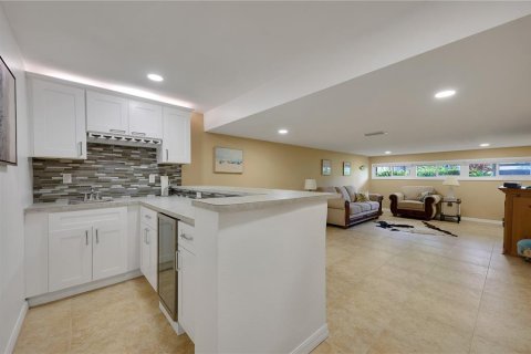 Townhouse in Holmes Beach, Florida 3 bedrooms, 122.63 sq.m. № 2430470 - photo 20