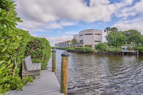 Townhouse in Holmes Beach, Florida 3 bedrooms, 122.63 sq.m. № 2430470 - photo 29
