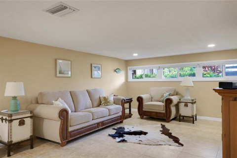 Townhouse in Holmes Beach, Florida 3 bedrooms, 122.63 sq.m. № 2430470 - photo 19