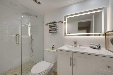 Townhouse in Holmes Beach, Florida 3 bedrooms, 122.63 sq.m. № 2430470 - photo 23