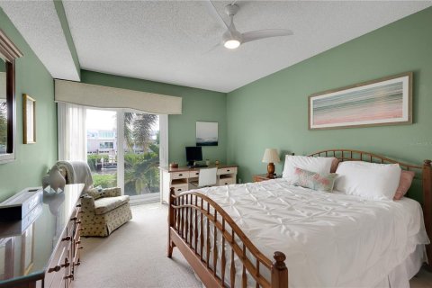 Townhouse in Holmes Beach, Florida 3 bedrooms, 122.63 sq.m. № 2430470 - photo 10