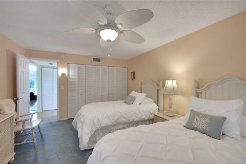 Townhouse in Holmes Beach, Florida 3 bedrooms, 122.63 sq.m. № 2430470 - photo 16