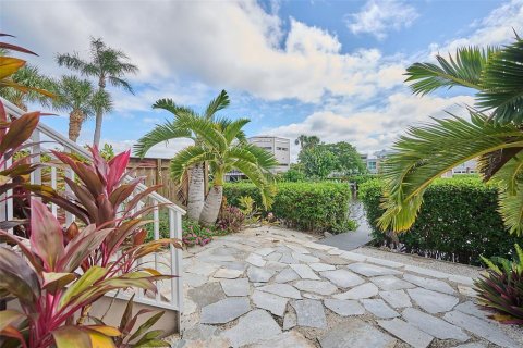 Townhouse in Holmes Beach, Florida 3 bedrooms, 122.63 sq.m. № 2430470 - photo 27