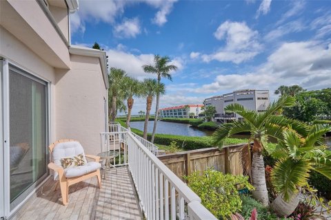 Townhouse in Holmes Beach, Florida 3 bedrooms, 122.63 sq.m. № 2430470 - photo 24