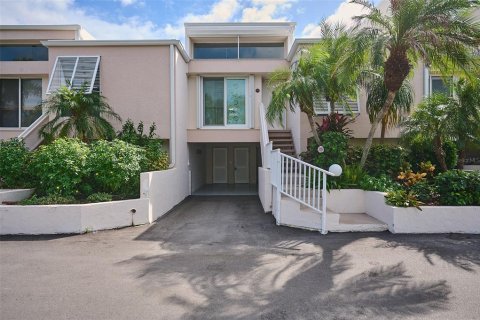 Townhouse in Holmes Beach, Florida 3 bedrooms, 122.63 sq.m. № 2430470