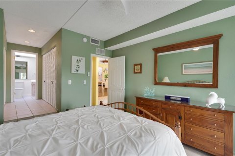 Townhouse in Holmes Beach, Florida 3 bedrooms, 122.63 sq.m. № 2430470 - photo 12