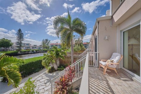 Townhouse in Holmes Beach, Florida 3 bedrooms, 122.63 sq.m. № 2430470 - photo 25