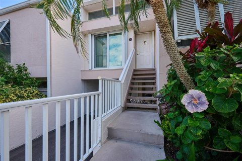 Townhouse in Holmes Beach, Florida 3 bedrooms, 122.63 sq.m. № 2430470 - photo 2