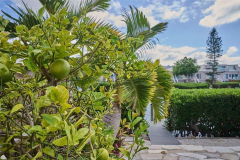 Townhouse in Holmes Beach, Florida 3 bedrooms, 122.63 sq.m. № 2430470 - photo 30