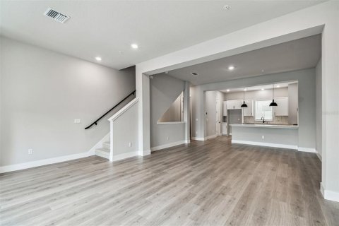 Townhouse in Saint Petersburg, Florida 3 bedrooms, 181.35 sq.m. № 1831749 - photo 18
