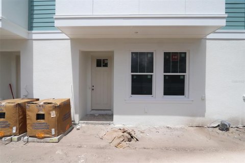 Townhouse in Saint Petersburg, Florida 3 bedrooms, 181.35 sq.m. № 1831749 - photo 2