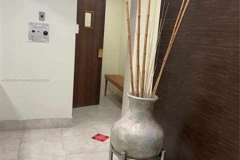 Copropriété à vendre à Aventura, Floride: 2 chambres, 101.82 m2 № 1979755 - photo 25