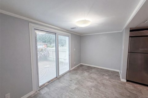 Condo in Sanford, Florida, 2 bedrooms № 2227386 - photo 5