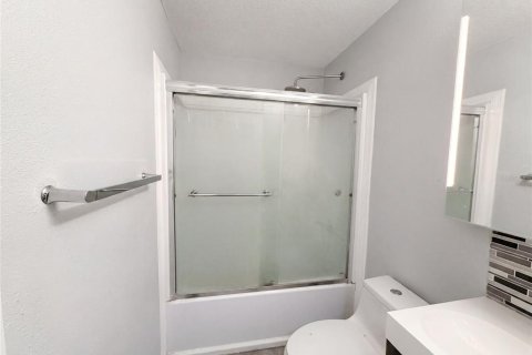 Condo in Sanford, Florida, 2 bedrooms № 2227386 - photo 12