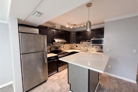 Condo in Sanford, Florida, 2 bedrooms № 2227386 - photo 2