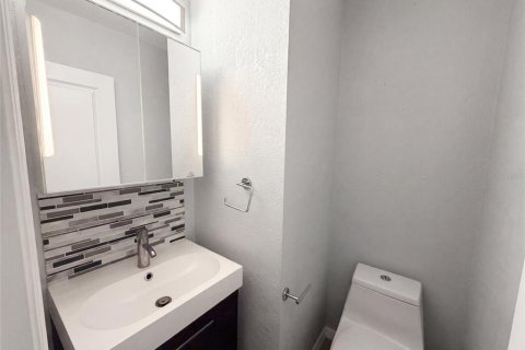 Condo in Sanford, Florida, 2 bedrooms № 2227386 - photo 14
