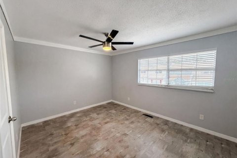 Condo in Sanford, Florida, 2 bedrooms № 2227386 - photo 11