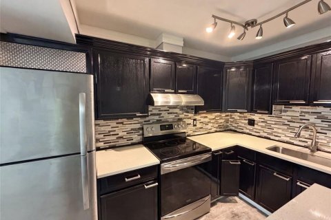Condo in Sanford, Florida, 2 bedrooms № 2227386 - photo 17