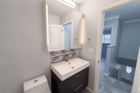 Condo in Sanford, Florida, 2 bedrooms № 2227386 - photo 8