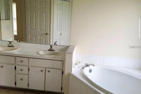House in Orlando, Florida 3 bedrooms, 108.7 sq.m. № 2123336 - photo 8