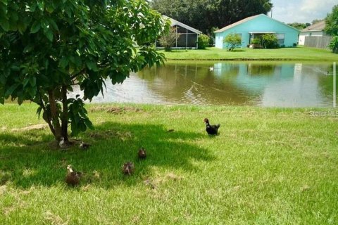 House in Orlando, Florida 3 bedrooms, 108.7 sq.m. № 2123336 - photo 10