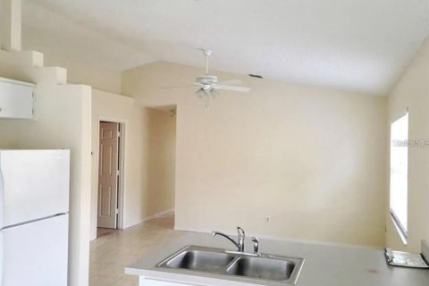 House in Orlando, Florida 3 bedrooms, 108.7 sq.m. № 2123336 - photo 2