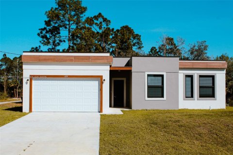 House in Lehigh Acres, Florida 3 bedrooms, 123.65 sq.m. № 1859756 - photo 1