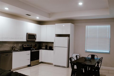 House in Lehigh Acres, Florida 3 bedrooms, 123.65 sq.m. № 1859756 - photo 7