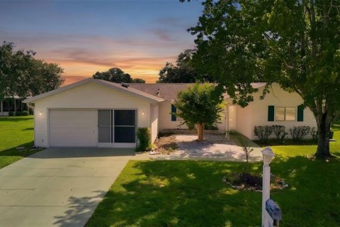 House in Summerfield, Florida 3 bedrooms, 134.71 sq.m. № 2295362