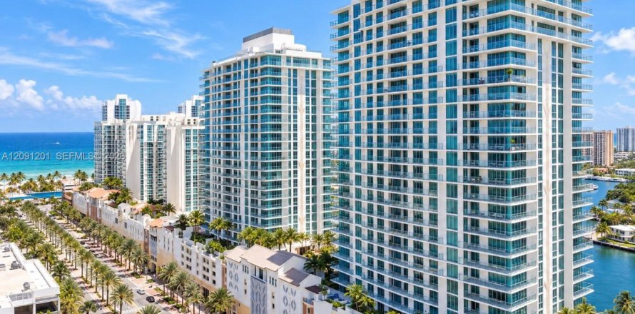Condo à Sunny Isles Beach, Floride, 3 chambres  № 2390179