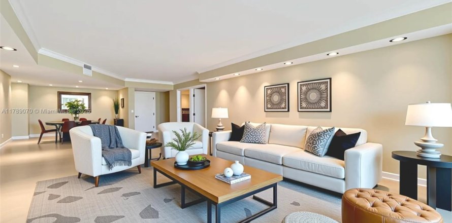 Кондоминиум с 2 спальнями в Форт-Лодердейл, Флорида № 1939411