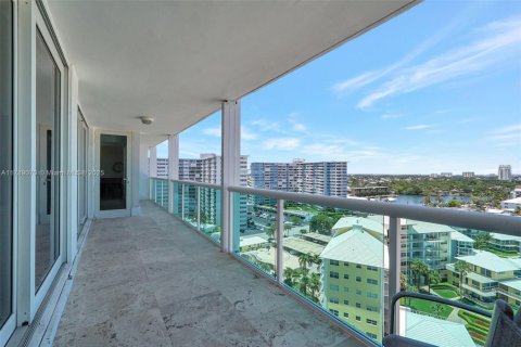 Купить кондоминиум в Форт-Лодердейл, Флорида 2 спальни, 140.56м2, № 1939411 - фото 17