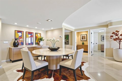 Купить кондоминиум в Форт-Лодердейл, Флорида 2 спальни, 140.56м2, № 1939411 - фото 2