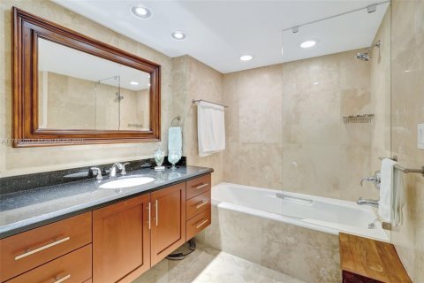 Купить кондоминиум в Форт-Лодердейл, Флорида 2 спальни, 140.56м2, № 1939411 - фото 15