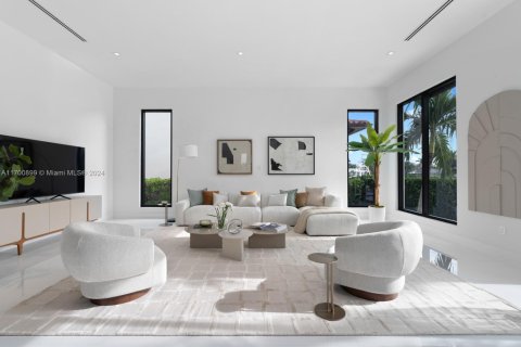 Villa ou maison à vendre à North Miami, Floride: 6 chambres, 447.6 m2 № 2047998 - photo 6