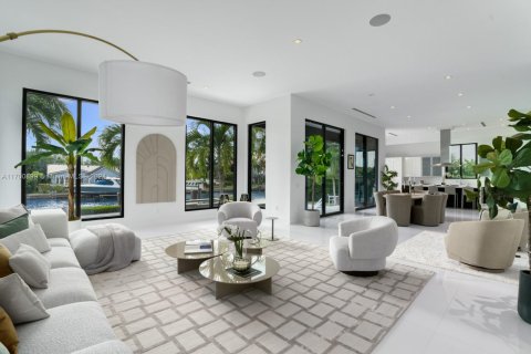 Villa ou maison à vendre à North Miami, Floride: 6 chambres, 447.6 m2 № 2047998 - photo 5