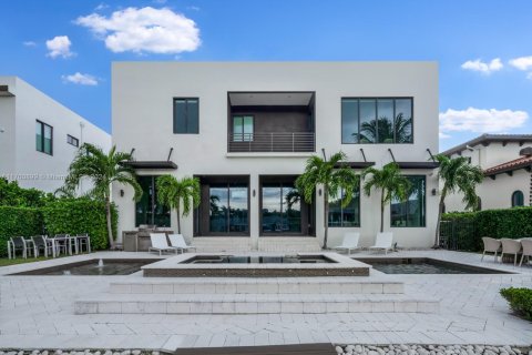 Villa ou maison à vendre à North Miami, Floride: 6 chambres, 447.6 m2 № 2047998 - photo 23