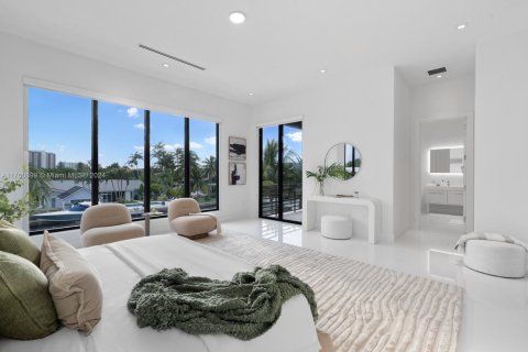 Villa ou maison à vendre à North Miami, Floride: 6 chambres, 447.6 m2 № 2047998 - photo 7
