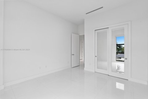 Villa ou maison à vendre à North Miami, Floride: 6 chambres, 447.6 m2 № 2047998 - photo 30