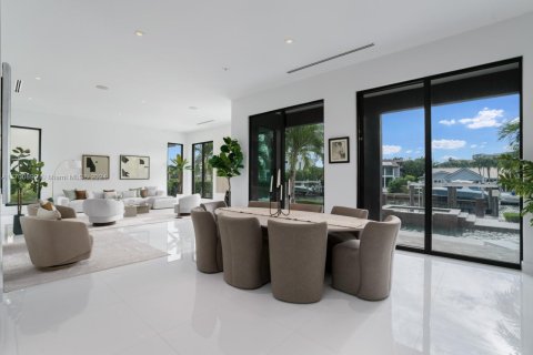 Villa ou maison à vendre à North Miami, Floride: 6 chambres, 447.6 m2 № 2047998 - photo 9