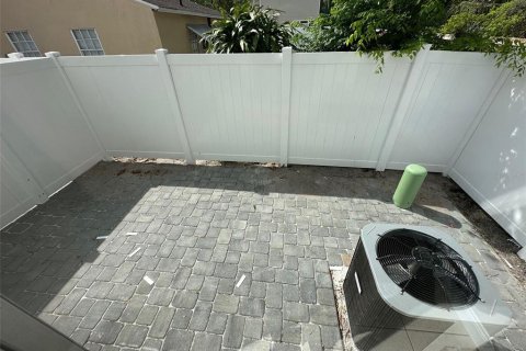Townhouse in Tampa, Florida 2 bedrooms, 88.26 sq.m. № 1373743 - photo 13