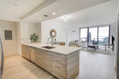 Condo in Miami, Florida, 2 bedrooms  № 1713326 - photo 2