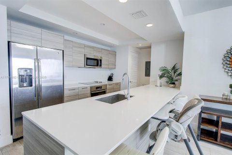 Condo in Miami, Florida, 2 bedrooms  № 1713326 - photo 4
